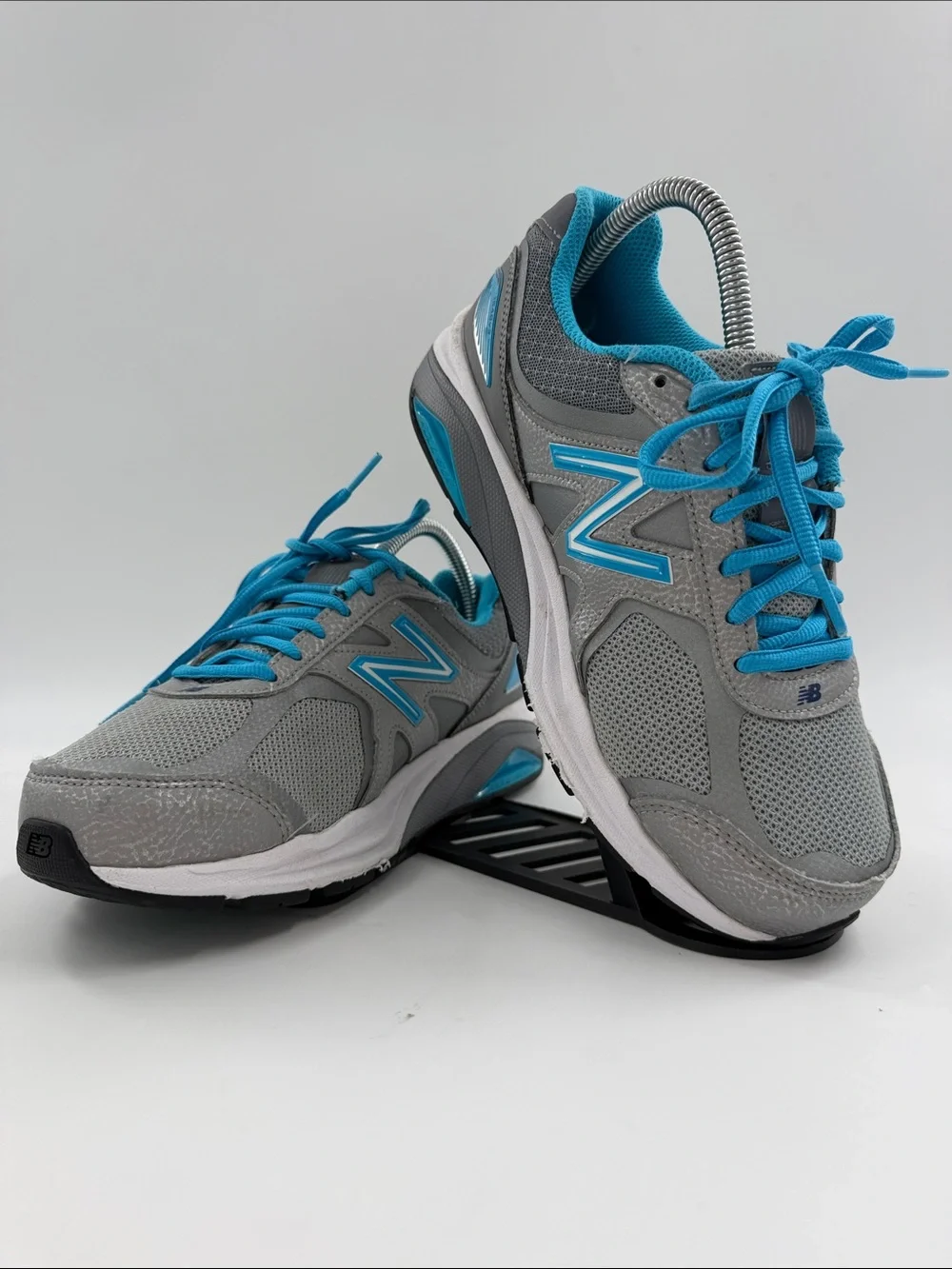 New Balance 1540v3 Women's Size 6.0 Running Shoe Silver Polaris Dragonfly Blue
